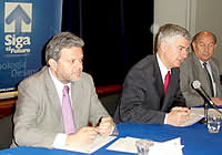 de izquierda a derecha, el secretario regional ministerial de Obras Pblicas, Juan Antonio Muoz, el ministro Javier Etcheberry, y el director general de Obras Pblicas, Germn Milln.