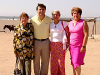 Alcalde Mario Olavarra junto a dirigentes vecinales en balneario de Vantana.
