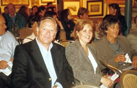 Gabriel Fuentes y Viviana Bozzolo, su esposa. (36,238 bytes)