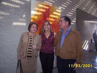 Patricia Valenzuela (mam), Juan Pablo Figueroa y Macarena Figueroa. (27,185 bytes)