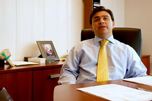 Mario Olavarra en su despacho. Foto de Kiko Benítez.
