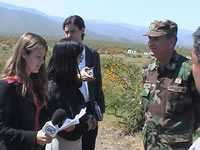 El General Salgado entrevistado por la prensa. (29kb)