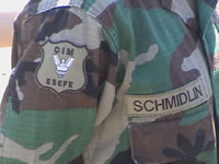 Insignias de la Teniente Schmidlin, de la Escuela de Suboficiales del Escalafn Femenino del Ejrcito, dependiente del Comando de Institutos Militares. (22kb)