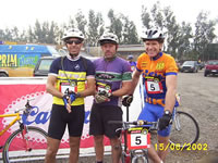 Orwill Scheuch, Rodrigo Gonzlez y Fernando Bravo (53,825 bytes)