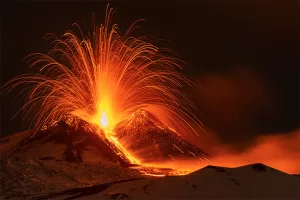 Erupción de lava en el Etna. 