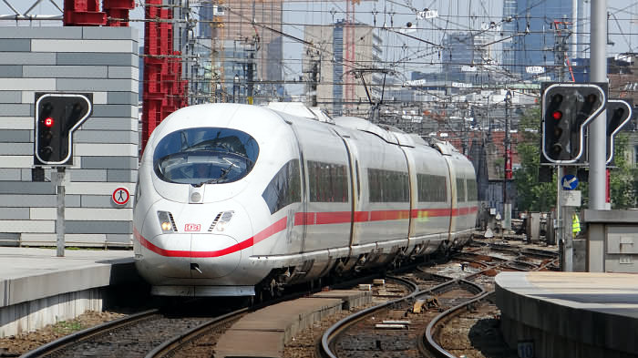 Tren rápido ingresando a la estación de Bruselas. Foto del archivo de Kiko Benítez.