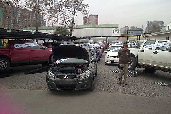 Cae banda que robó y clonó vehículos para comercializarlos a particulares y automotorasLos vehículos recuperados. Foto: Carabineros.