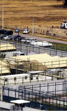 Punta Peuco cuenta con circuito cerrado para vigilar a los reos. Hay alambres de púas, torres y gendarmes armados. Foto:HÉCTOR ARAVENA 