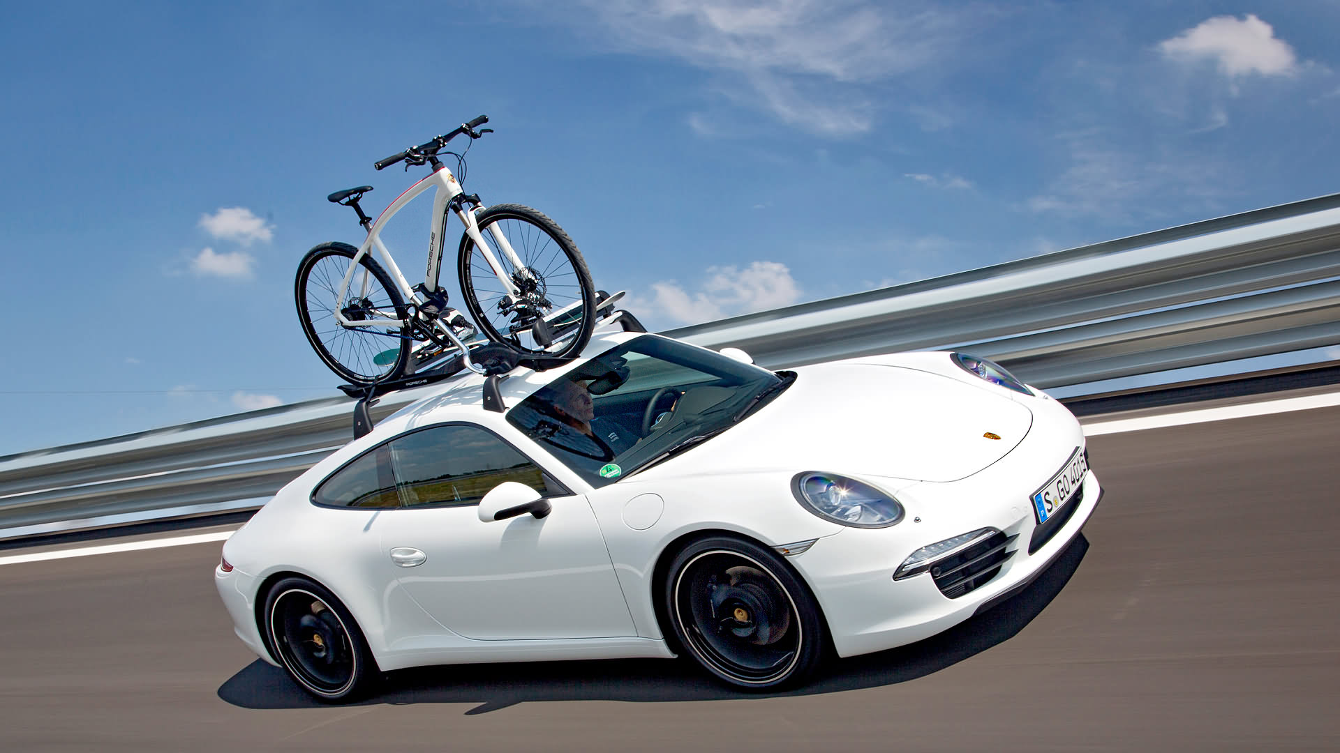 Rumbo a las vacaciones en un Porsche 911