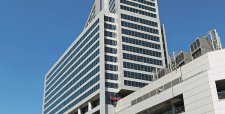 Cencosud negocia con Hilton y Marriott para operar hotel de Costanera Center