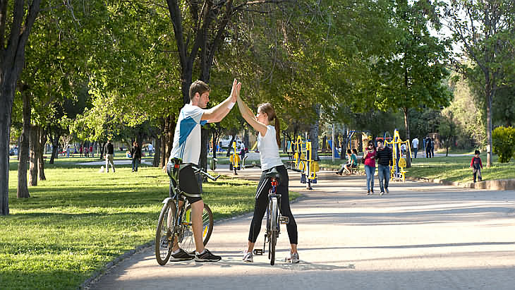 Pareja en bici aprobada