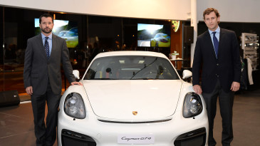 Alfredo Gantz, gerente general Porsche en Chile y Tomás Etcheverry, gerente general Ditec Automóviles