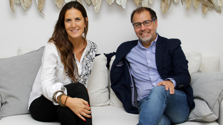 Cecilia Celis, gerente de Marketing de Inmobiliaria Fernández Wood Vizcaya, y Alberto Alarcón, gerente Comercial de Imsa-Adportas