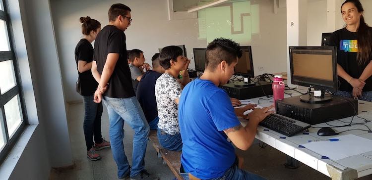 sename-1 Niños del Sename se aproximan a la programación