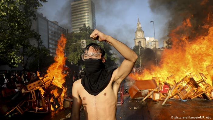 Chile, Santiago: Brände und Proteste